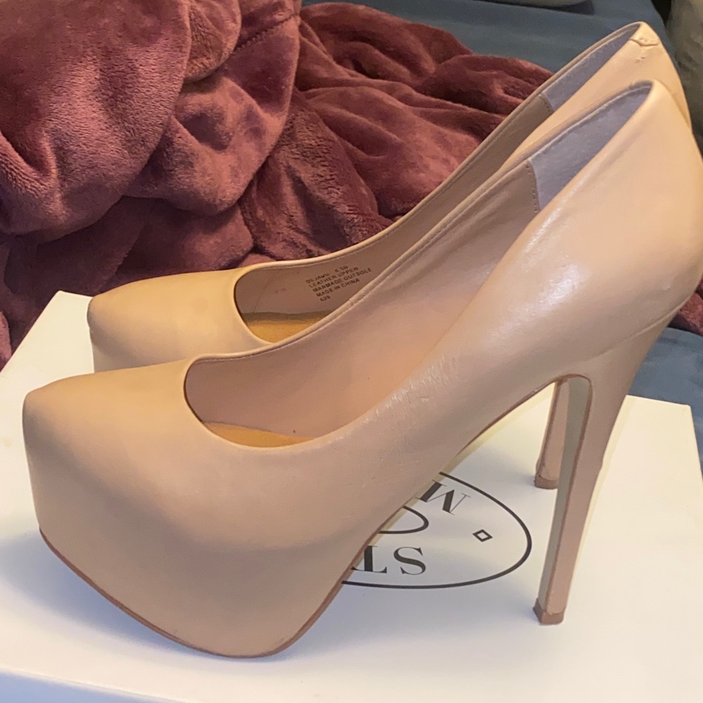 Steve Madden Blush Pumps